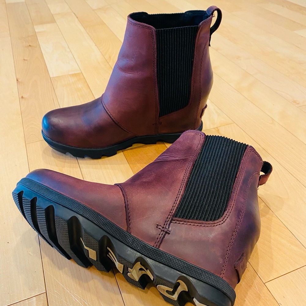 Women’s Joan of Arctic Wedge ll Chelsea Bootie